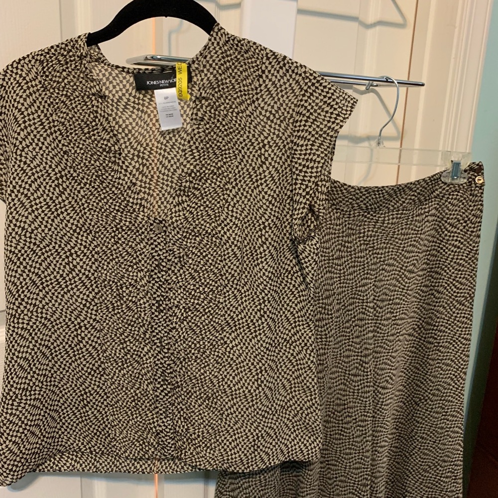 Jones of New York Blouse and Skirt